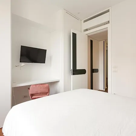 Modern & Comfortable Flat - Near Station