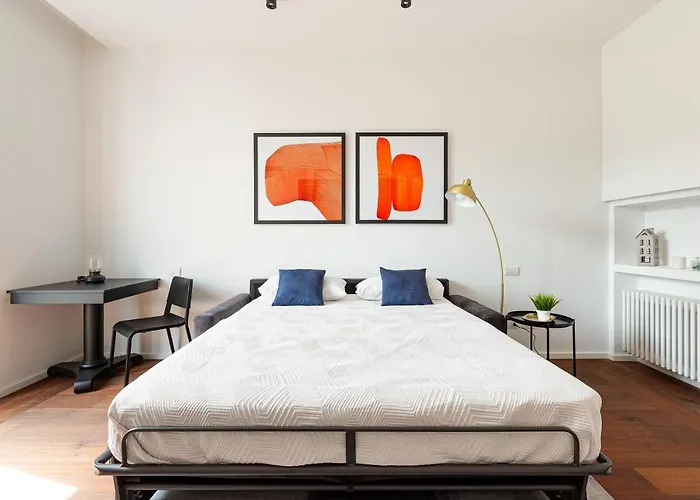 Guesthost - Modern & Comfortable Flat - Near Station Milán